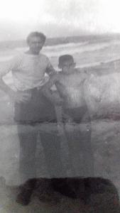 X MAX 2019 10 03 gabriel et moi max a la plage d'oran bouisville